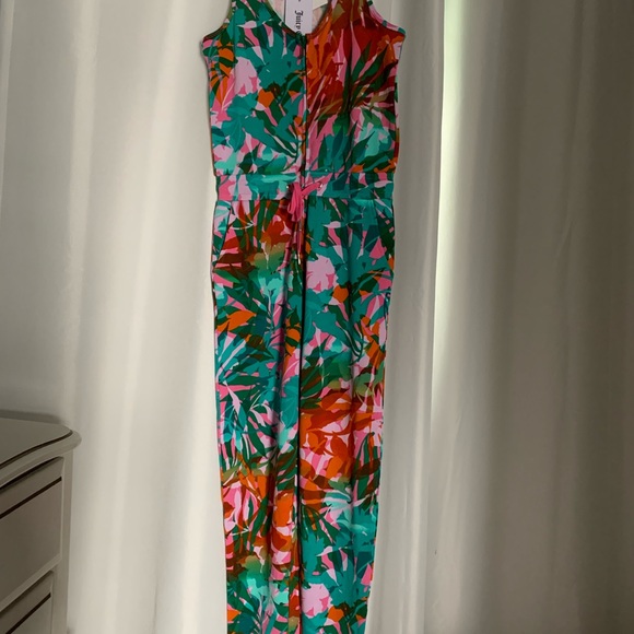 XS JUICY COUTURE
Printed Zip Front Tank Jumpsuit In Tropical Palm Cambo new nwt - Picture 3 of 16
